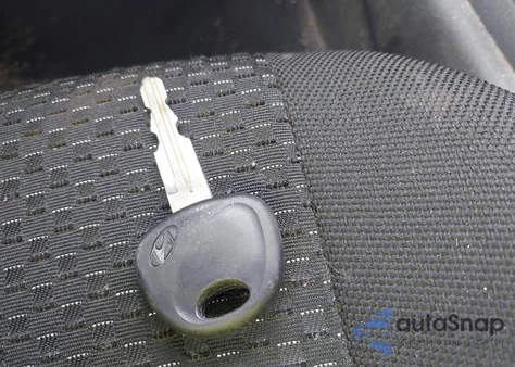 2008 Hyundai Accent Gs z USA, uszkodzony, nr VIN KMHCM36C98U103843